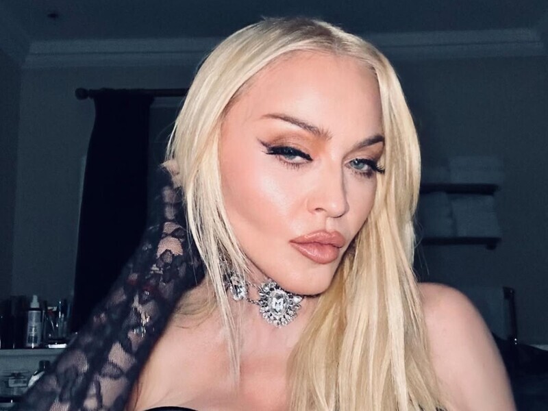 66-летняя Мадонна показала пикантные фото без бюстгальтера. Фото