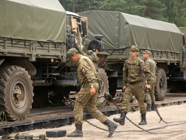 В Беларусь прибыл первый поезд с российскими военными и техникой на учения 