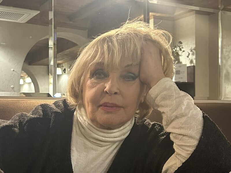 Роговцева выехала из Киева и показала, чем занимается в селе. Фото