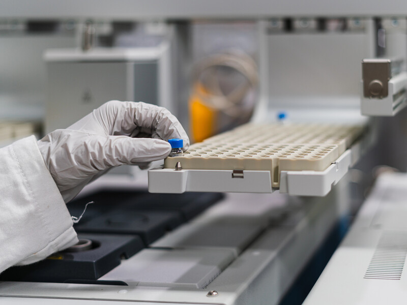 В Україні виявили випадки зараження новим штамом коронавірусу. Які симптоми?