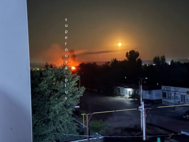 В Волгоградской области РФ дроны атаковали две железнодорожные станции и вызвали пожар