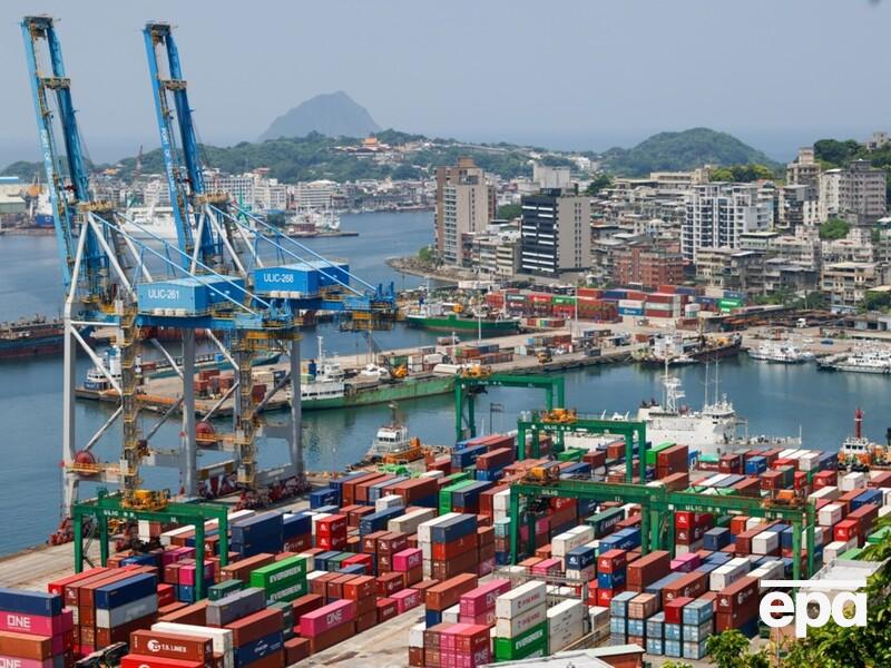 Набули чинності історичні нові мита Трампа проти десятків країн. Хто заплатить найбільше?