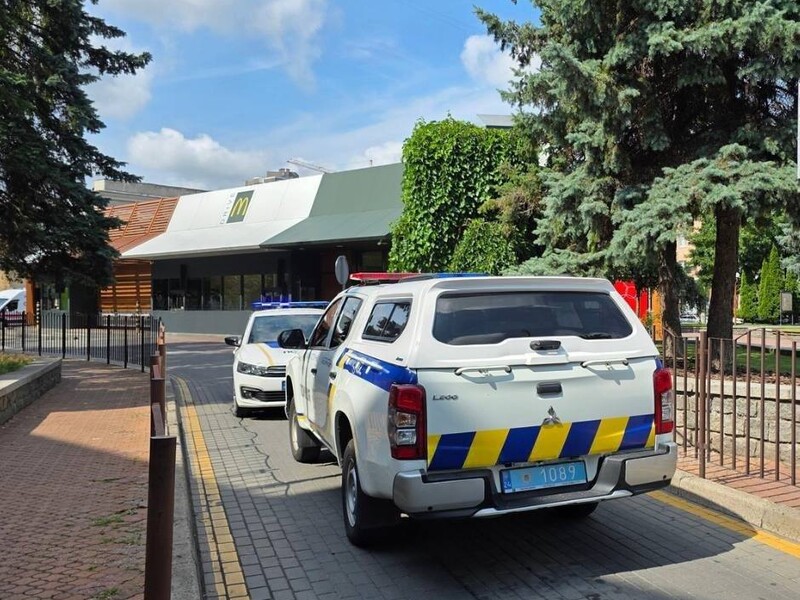 Озброєний чоловік захопив McDonald's у центрі Черкас – поліція