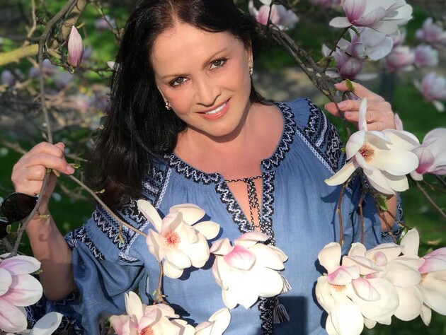 78-річна Ротару в компанії відомої дизайнерки засвітилася в центрі Києва. У кадр потрапила реакція людей