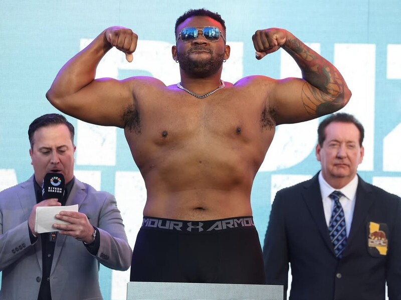 Боксер, якого обвинувачують у крадіжці автомобіля, кинув виклик Усику