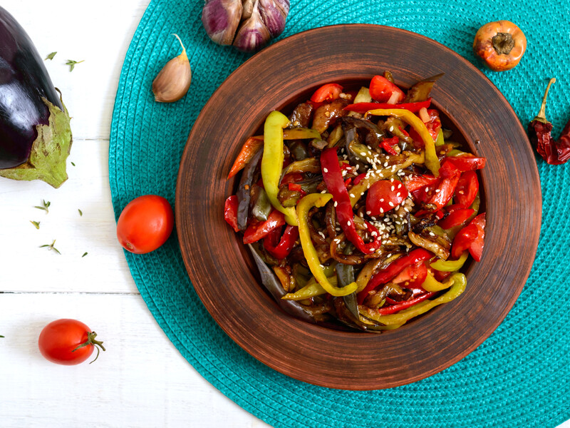 Необычайно вкусный теплый салат из баклажанов. Его хочется готовить снова и снова