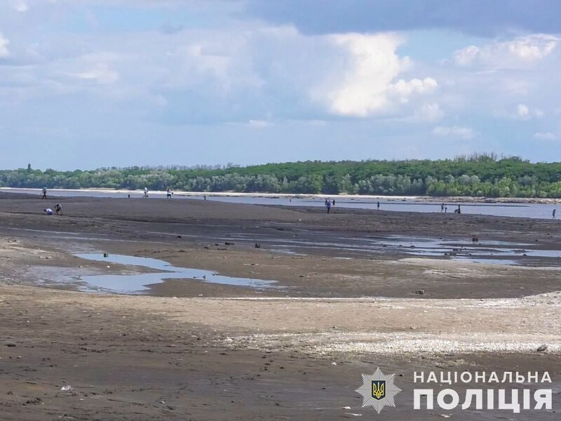 Території висохлого Каховського водосховища охопив вогонь