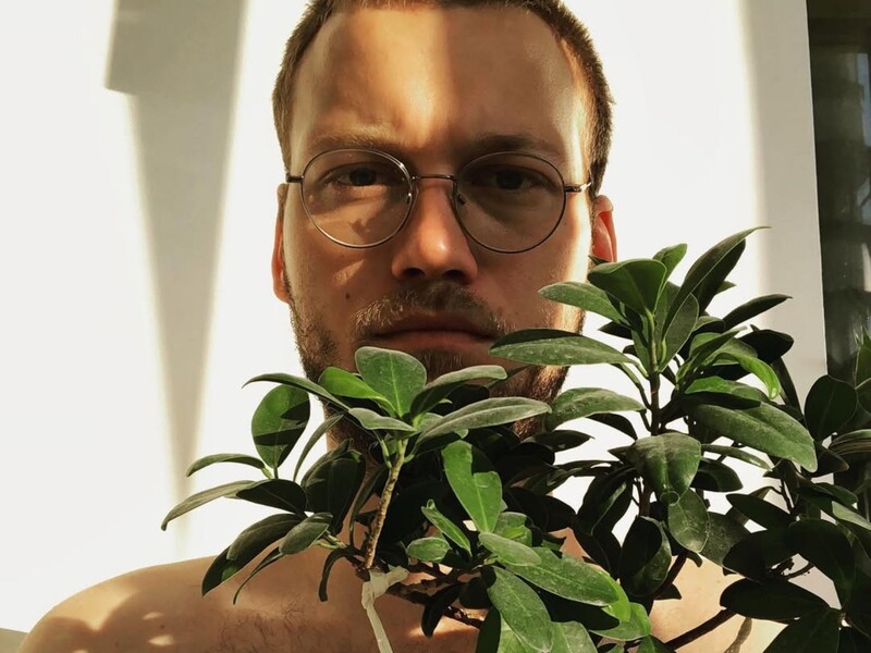 Актора із кліпу Jerry Heil звинуватили в насильстві й оприлюднили його переписку з домаганнями до 15-річної