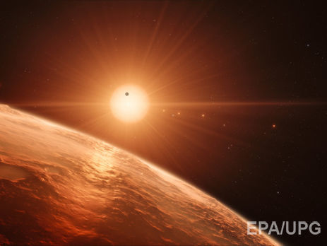 Учені знайшли зірку із сімома планетами, на трьох із яких може бути життя