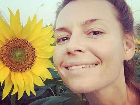 Толкалина поделилась детским снимком и показала родителей