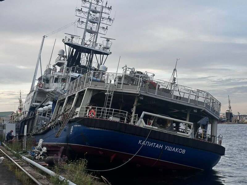 Затонув великий російський буксир "Капитан Ушаков". За нього боролися всю ніч – росЗМІ