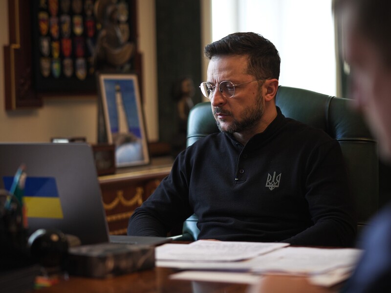 "Щоб РФ знову не нав'язала нереалістичних умов". Зеленський поговорив із Макроном і Санчесом