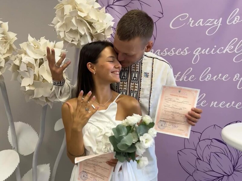 Жена Темляка, которого бывшая девушка обвинила в насилии и педофилии, отреагировала на скандал