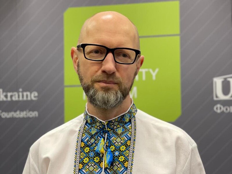 Не имеем права делать какие-либо подарки военному преступнику Путину – Яценюк