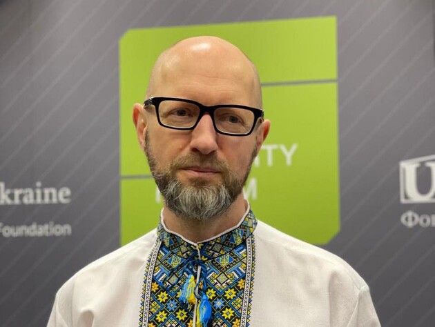 Не маємо права робити будь-які подарунки воєнному злочинцю Путіну – Яценюк