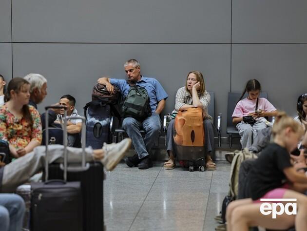 В аэропорту Сочи пассажиры отложенных рейсов съели всю еду