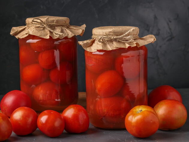 Додайте це у воду, залийте помідори – і за три дні отримаєте дуже смачне квашення. Надійний рецепт