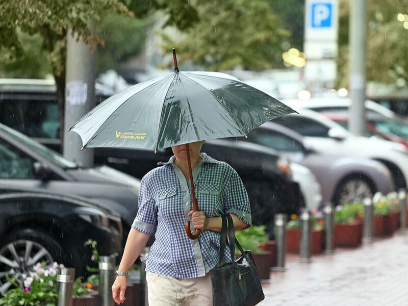 Грозу і шквальний вітер прогнозують синоптики 11 серпня в низці областей України