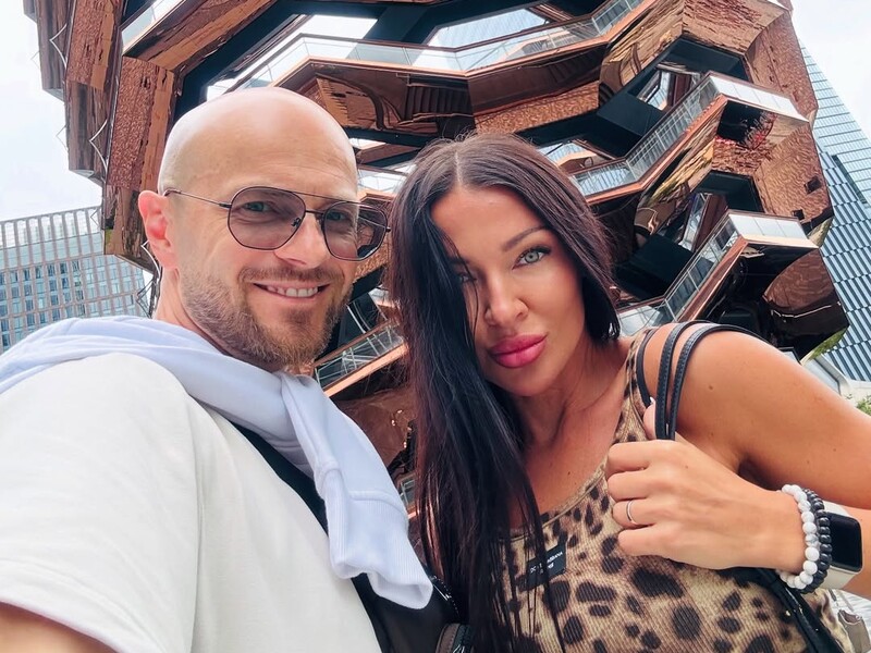 Покинувший Украину Яма за границей раскрыл подробности личной жизни. Жена ответила