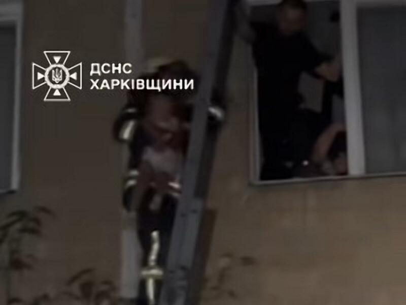 "Спаслась чудом". В Харькове трехлетний ребенок выпал из окна пятого этажа и выжил