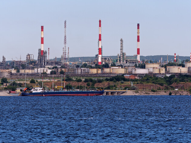 У Росії через атаки дронів виникли проблеми у третього НПЗ за місяць – Bloomberg