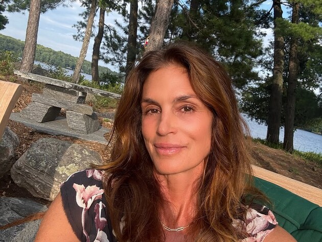 59-летняя Кроуфорд поразила идеальной фигурой в купальнике