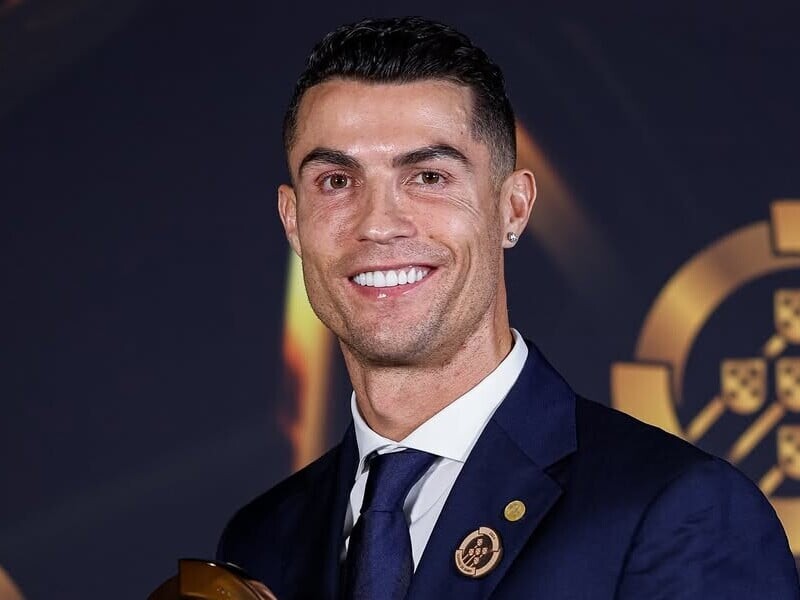 Роналду сделал предложение девушке, с которой воспитывает пятерых детей. Что известно об избраннице футболиста