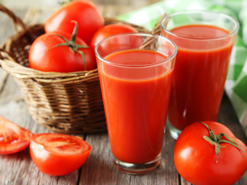 Просто смешайте эти три продукта – и через 10 минут получите вкусный томатный сок. Пошаговый рецепт