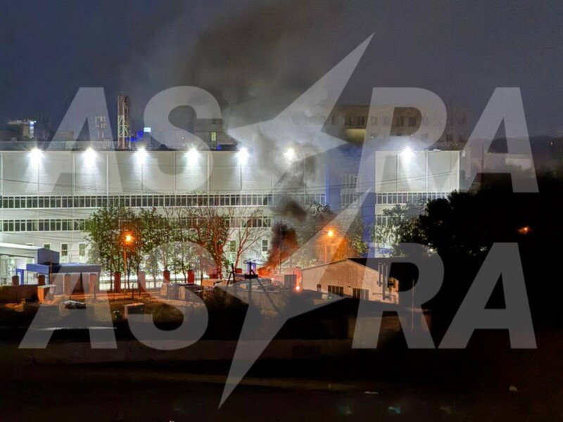 У Ставрополі через атаку безпілотників прогриміли вибухи й виникла пожежа на заводі