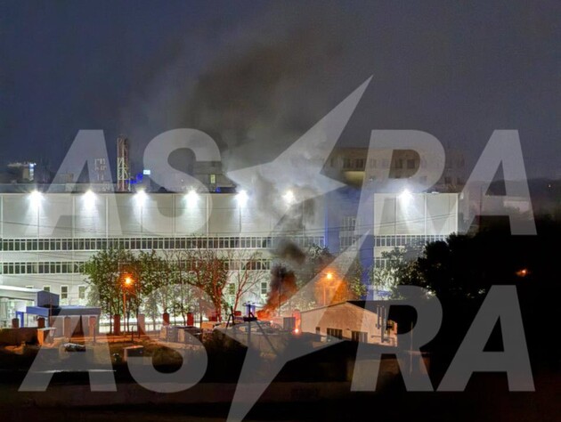 У Ставрополі через атаку безпілотників прогриміли вибухи й виникла пожежа на заводі