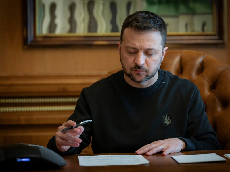 СМИ пишут, что Зеленский может согласиться заморозить линию фронта и "уступить территории" РФ