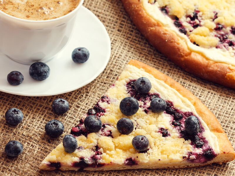 Нежный насыпной пирог с ягодами. Рецепт летнего удовольствия