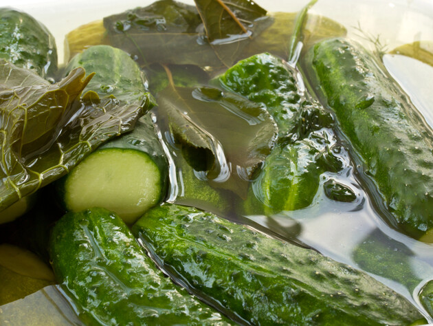 Найшвидший рецепт: 15 хвилин – і матимете на столі хрусткі малосольні огірки
