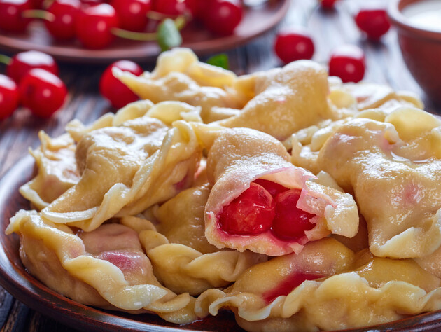 Кацурин объяснил, что добавляет в вареники с вишнями. Пошаговый рецепт