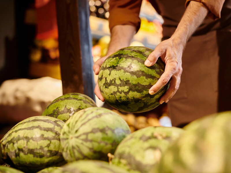 Зробіть це просто зараз, якщо за добу не з'їли розрізаного кавуна. Поради, як не отруїтися