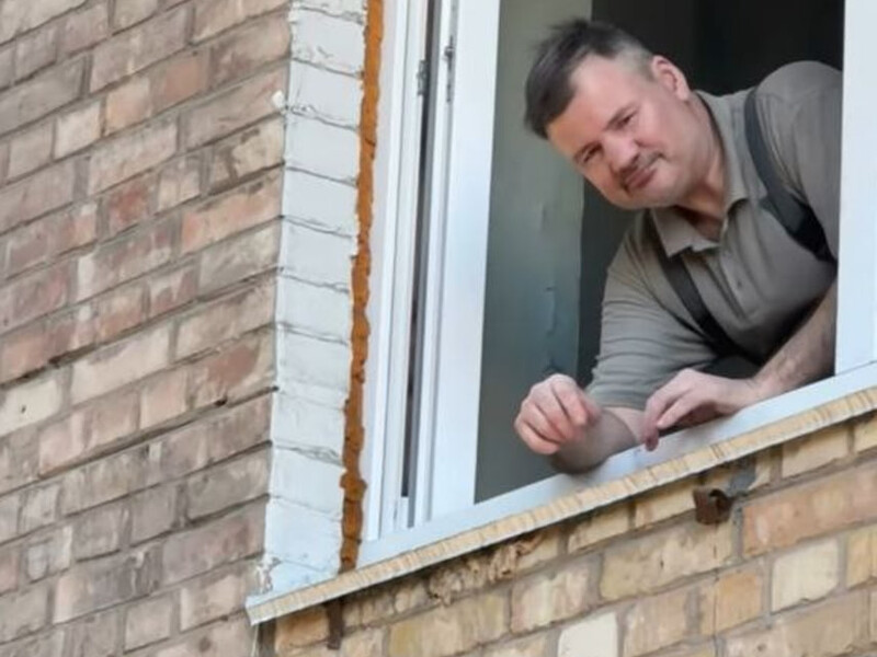 В Киеве мужчина слушал российскую музыку и из окна многоэтажки выкрикнул военному "Слава России"