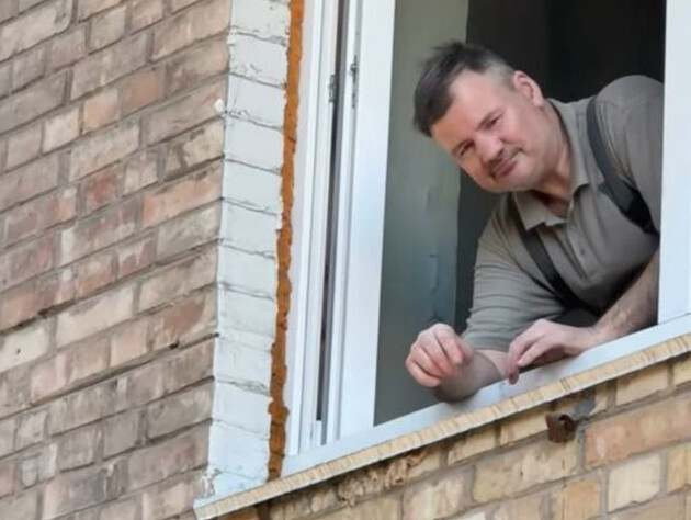 В Киеве мужчина слушал российскую музыку и из окна многоэтажки выкрикнул военному 