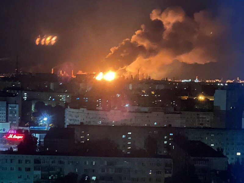 В Волгограде беспилотники атаковали НПЗ