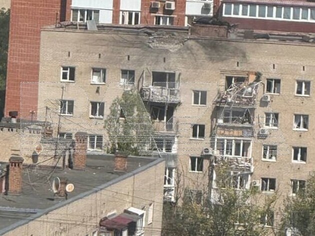 В Ростове сбитый с курса БПЛА врезался в жилой дом. Видео