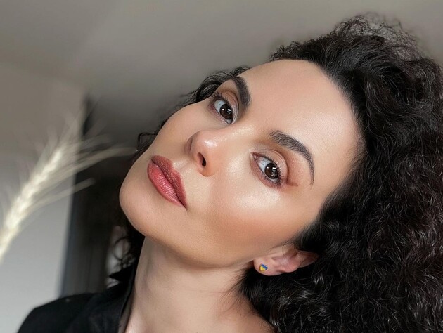 Каменских показала, что делает со своим лицом. Видео