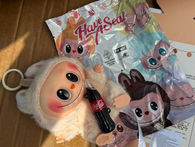 На Закарпатье остановили фуру контрафактных Лабубу. К кому они ехали