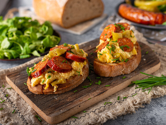 Без капли майонеза. Закуска с печеными овощами и крем-сыром для вкусных летних брускет