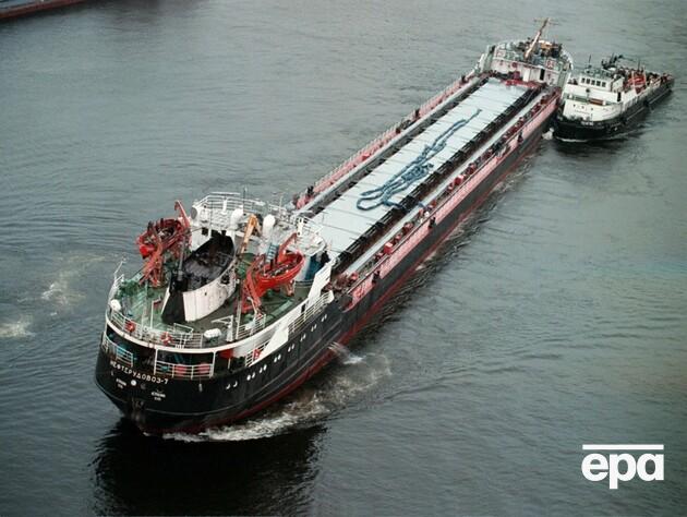 Россия резко увеличила экспорт мазута, несмотря на удары по ее НПЗ – Bloomberg