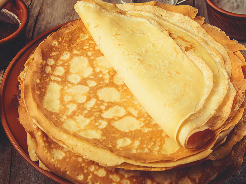 Чем жирнее молоко – тем вкуснее блины. Шесть секретов идеального теста без комочков