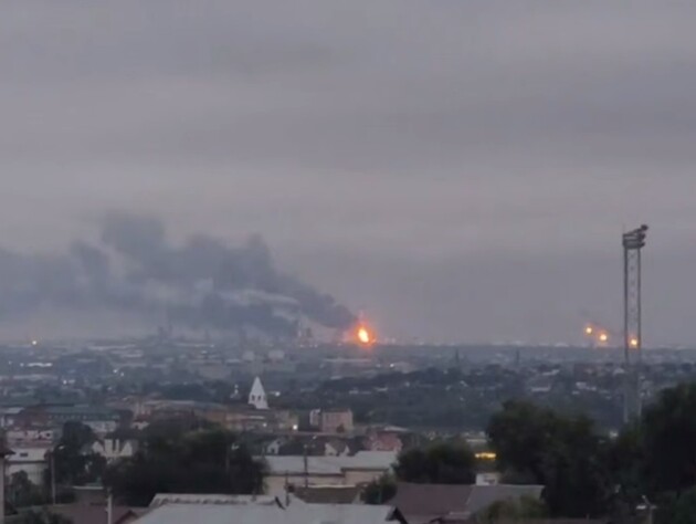 В РФ дроны атаковали Сызранский НПЗ, данные минобороны и губернатора о 