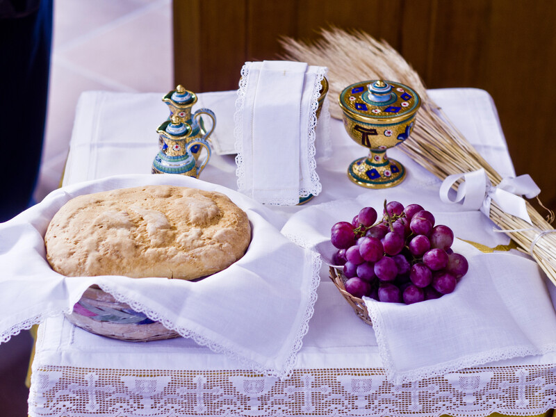 "Горіховий Спас – сонце на осінь пішло". Як святкували третій Спас і що клали в кошик для освячення