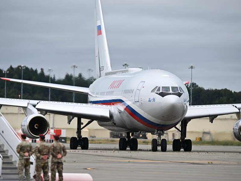 Путин прилетел на Аляску