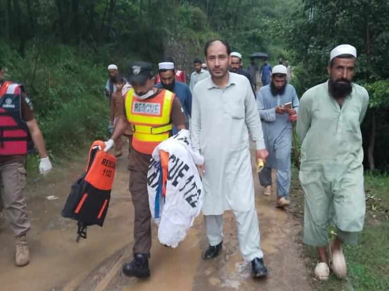 Понад 200 людей загинули через повені в Пакистані