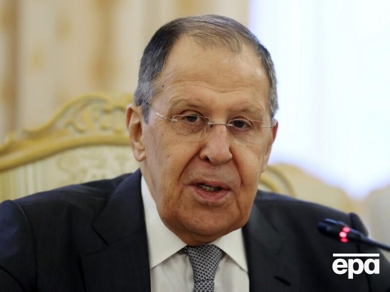 "Із когось знімуть, це точно". Лавров вважає, що після саміту на Алясці з РФ знімуть "деякі санкції"