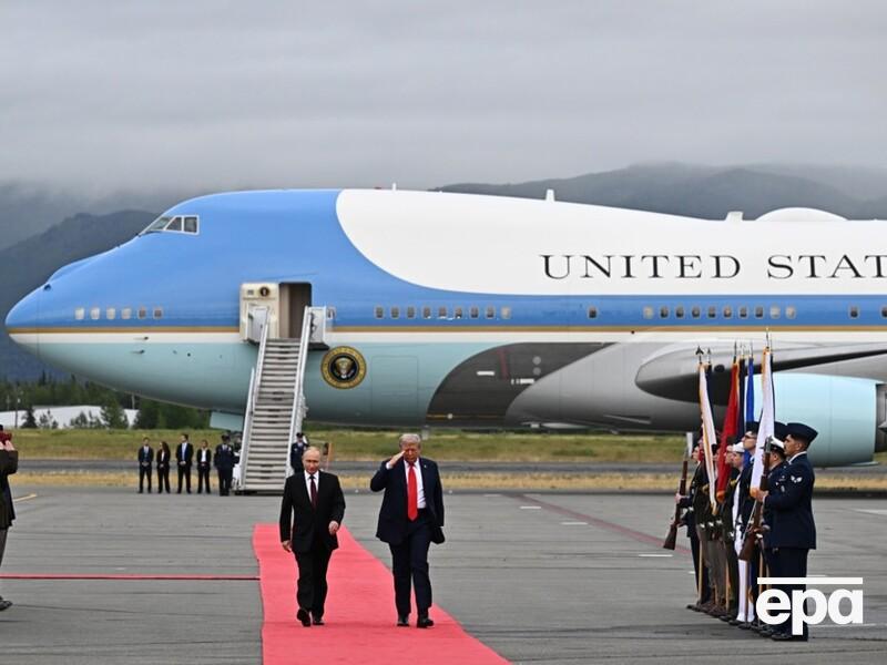 Кремль опублікував відео з винищувачами США, які нібито супроводжували Путіна з Аляски